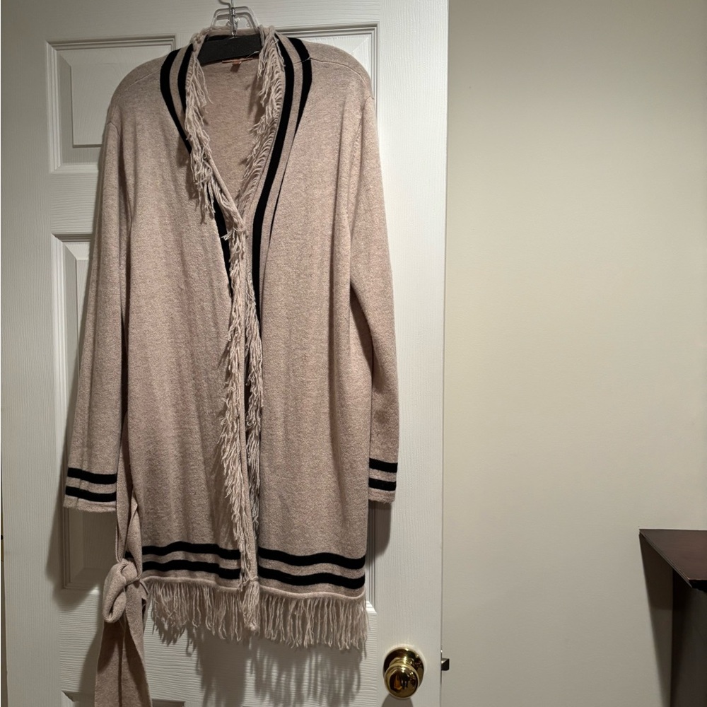 Cashmere Fringed Beige Cardigan with Black Accents